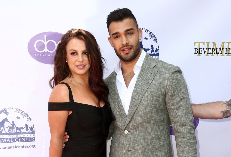 Спиърс и Асгари през 2019 г.