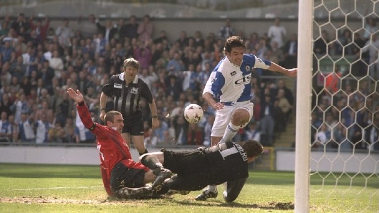 Десен бек: Джеф Кена (Блекбърн)
Не че нямаше важна роля за титлата през 1994/95, но не беше точно и Кафу. Изигра 143 мача с фланелката на Роувърс, като бе пращан под наем в Транмиър, Уигън и Бирмингам. Напусна клуба през 2002-ра.