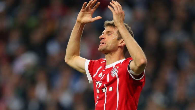 Томас Мюлер (Байерн Мюнхен)
Не толкова отдавна беше незаменим за Байерн и Германия, а от известно време изглежда най-лесно заменимият на терена и за двата отбора. Намаля не само резултатността му, но и приносът му в повечето аспекти от играта. В момента Мюлер олицетворява липсата на свежест в Байерн и мястото му в състава е все по-застрашено.