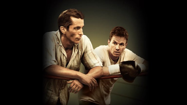 “Боецът” (2010 г.) 
Оценка в Imdb: 7,8 от 10 звезди
Къде да гледате: в Prime Video
Мики (Марк Уолбърг) е обещаващ боксьор от Масачузетс, който се опитва да излезе от сянката на Дики (Крисчън Бейл) - бивш боксьор и местен герой, чиято кариера е съсипана от наркотична зависимост. И докато Дики се опитва да свикне с мисълта, че повече няма да се качи на ринга, неговият по-малък брат го търси с молбата да му стане треньор. 
За превъплъщението си като Дики Еклунд Крисчън Бейл печели първия си и за момента единствен “Оскар”.