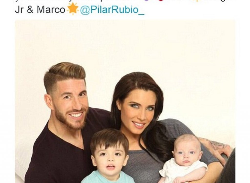 Серхио Рамос с прекрасна снимка със съпругата си и двете им деца
