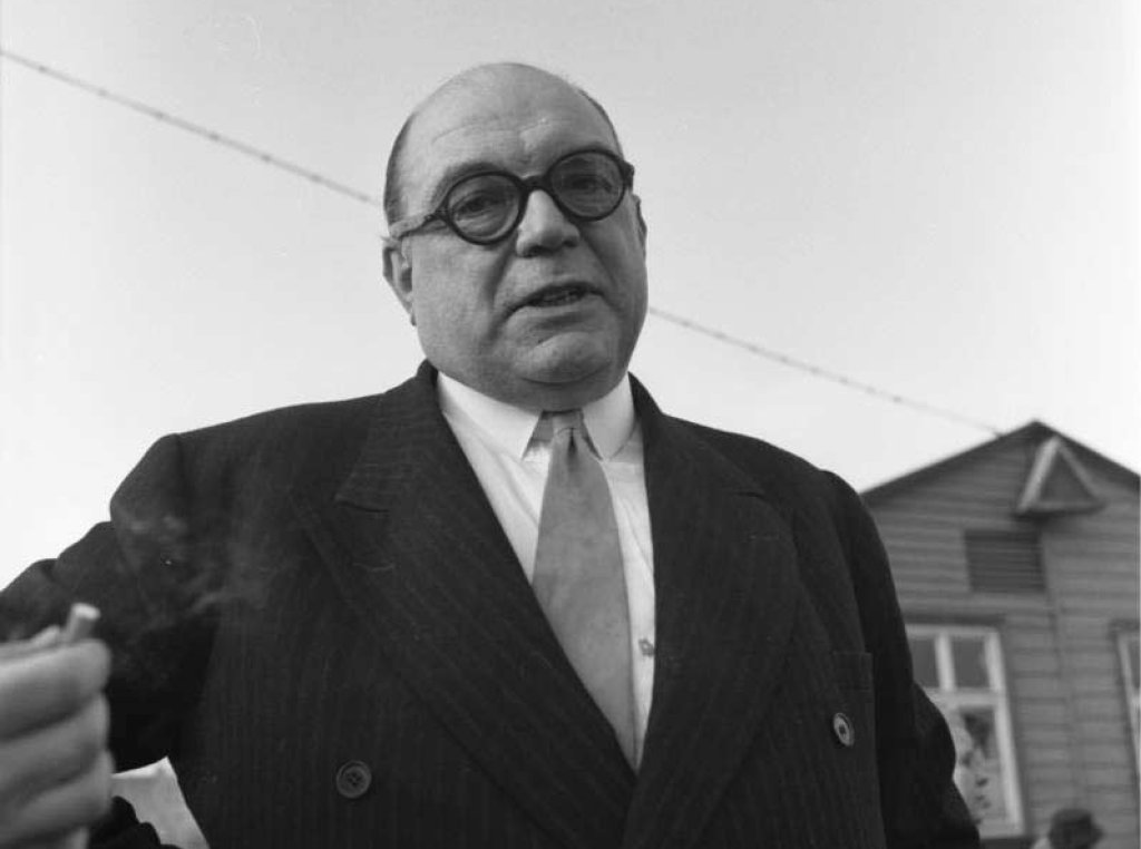Bundesarchiv_B_145_Bild-F005102-0003,_Lager_Friedland,_britischer_Journalist_Sefton_Delmer