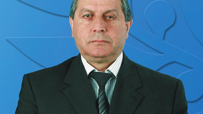 Бат Сали беше депутат от ДПС и в предишния парламент. Той влезе на мястото на Емил Иванов от ДПС, който стана управител на София - област.
