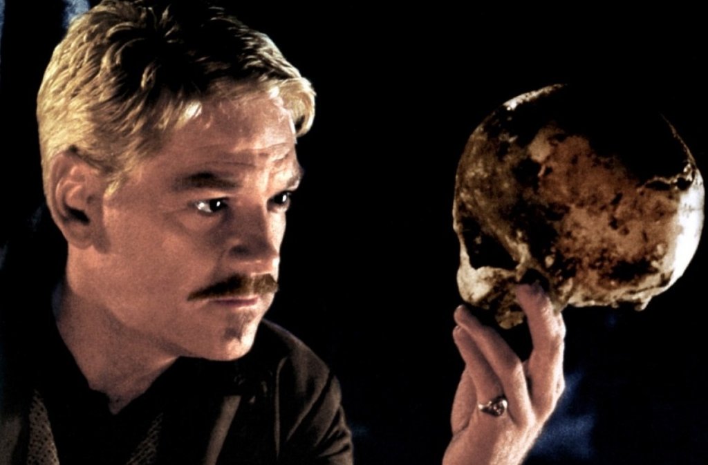 „Хамлет“ (1996) Друг хит на Кенет Брана с участието на Ричард Атънбъро, Били Кристъл и Джуди Денч. Лентата е с четири номинации за „Оскар“. Сред най-добрите филмови интерпретации на класическата шекспирова пиеса са също номинираната за два „Оскар“-а е