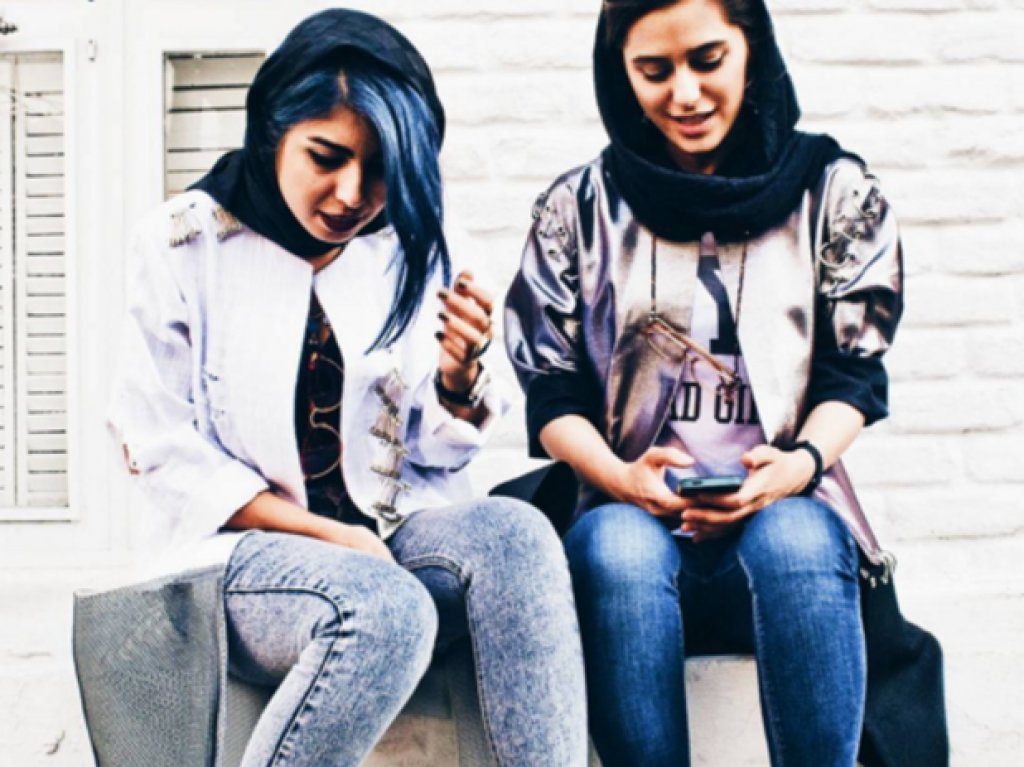 Новата oналйн "Мека" на модата - Instagram - привлича на поклонение все повече жени-мюсюлманки - особено от Иран.