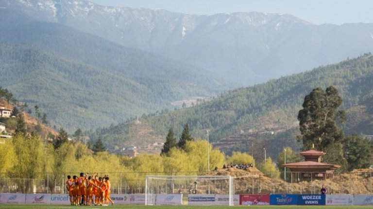 Играчите се надъхват преди реванша у дома.