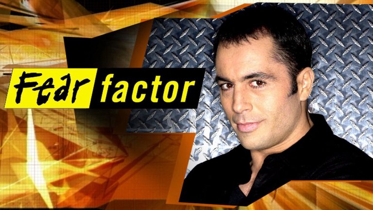 Джо Роугън като водещ на Fear Factor