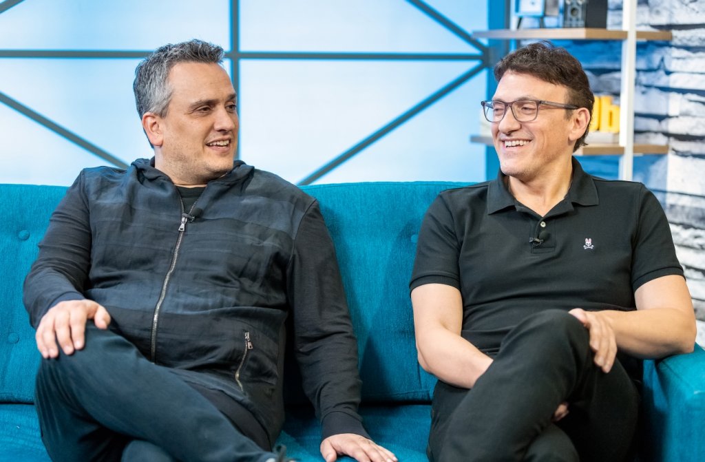 Продукцията ще се появи в Netflix, които са отпуснали впечатляващ бюджет от 200 милиона долара. Планът тук е филмът да даде началото на цял франчайз. Ето защо братята Русо (на снимката) разкриват, че The Gray Man ще покаже на зрителите завършена история, но ще остави и някои неотговорени въпроси - като първа глава в интересна книга.
Още по-добрата новина е, че по сценария работят Кристофър Маркъс и Стивън МакФийли ("Отмъстителите: Война без край" и "Краят"), които вече са доказали творческата си химия с братята Русо.