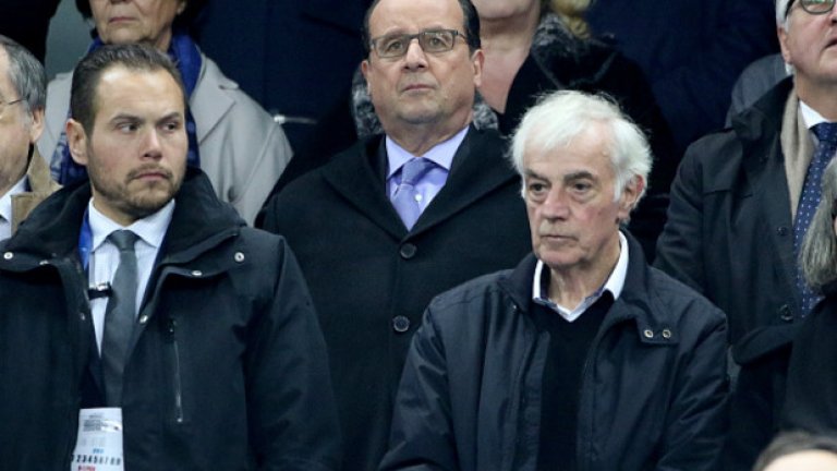 Френският президент беше сред зрителите на стадиона