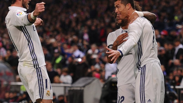 Роналдо ликува заедно с Бейл и Марсело след първия гол във вратата на Атлетико