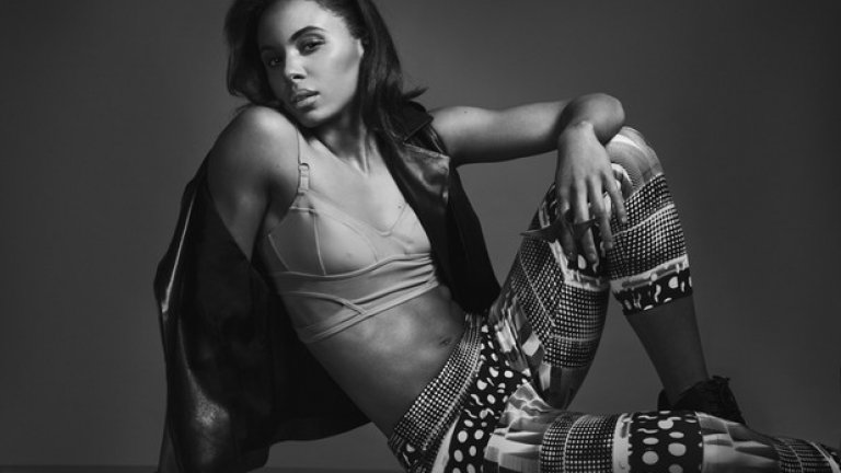 32. Луис Хейзъл. Атлетката позира за няколко модни списания, но отказа голи снимки за "Плейбой". Шампионка по декатлон на последните игра на Британската общност, 29-годишната спортистка мисли за оттегляне от пистата.