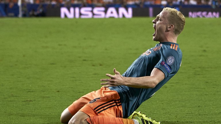 Дони ван де Бек е желан от Реал Мадрид, но остана в Аякс и снощи вкара третия гол срещу Валенсия