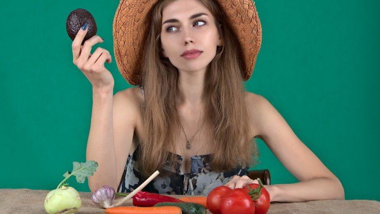 Има ли алтернатива на висококалоричната пълномаслена сметана? А захарта в кафето, без която сякаш не можем да живеем и да се насладим на кофеиновата си напитка? Всъщност, да, куп не особено диетични храни и добавки са напълно заменими и съществуват алтернативи, които са не по-малко вкусни и приятни за хапване. В галерията ще ви предложим няколко идеи в тази насока.