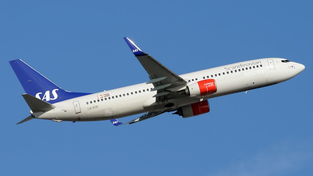 SAS-Scandinavian-Airlines-Boeing-737-800