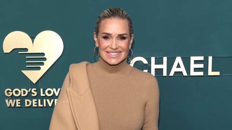 Йоланда Хадид
Имението, в което Йоланда Хадид се снимаше за хитовата поредица “Истинските съпруги от Бевърли Хилс”, е било погълнато от пламъците. Имотът се намираше в Малибу и в него са израснали моделите Джиджи и Бела Хадид.