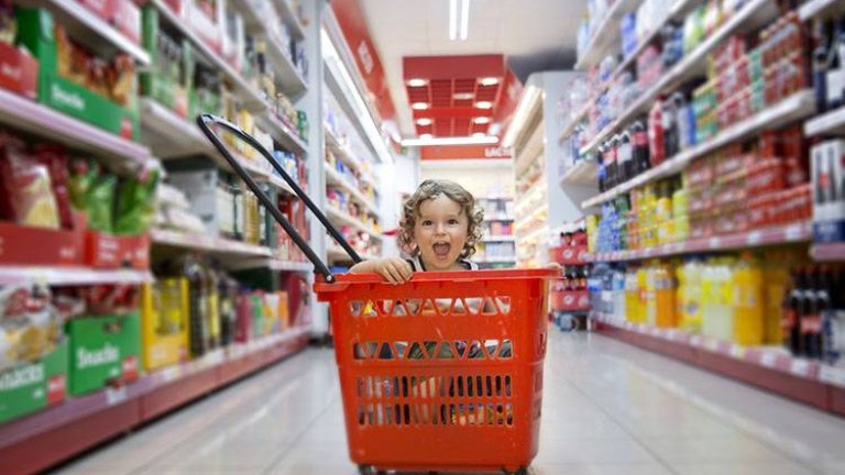 niño-supermercado-carrito