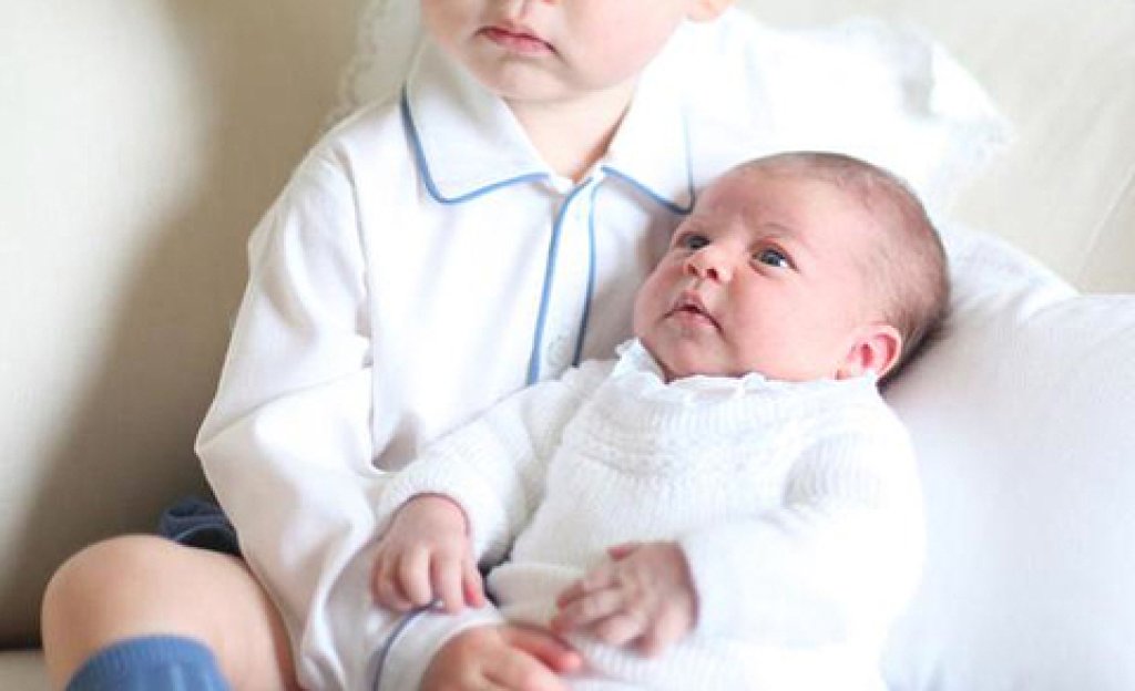 И двамата изглеждат изискани, като част от кралското семейство.