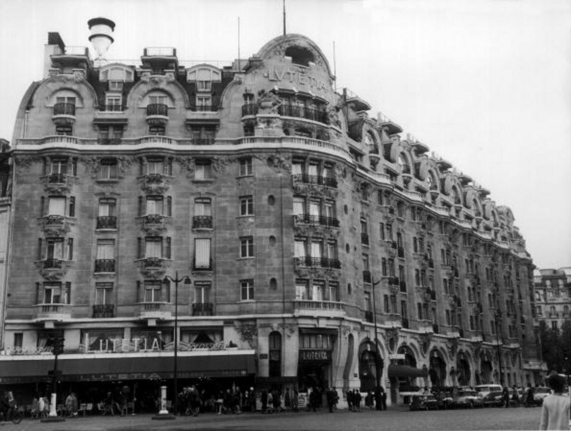 Хемингуей, Пикасо и жертвите на Холокоста - историята на най-известния хотел в Париж