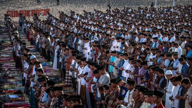 Стигмата върху нерелигиозните разбива семейства и връзки