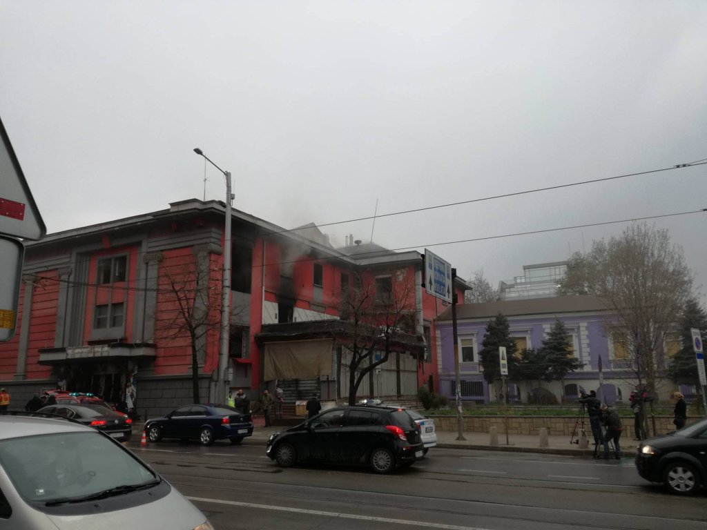 Гори покривът на Син Сити