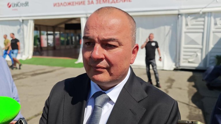 "Една прекрасна гора е унищожена. Надявам се тя да бъде възстановена", заяви още земеделският министър.