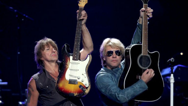 Bon Jovi - It's My Life
От години това парче може да се намери буквално навсякъде - от чалга дискотека, пуснато ей така, за почивка между Галин и Галена, през рок радиа, та до кварталния супермаркет. И след 1000 слушания започва да писва.