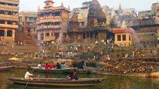 Manikarnika_Cremation_Ghat,_Varanasi
