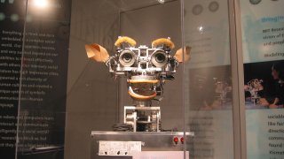 1024px-Kismet_robot_at_MIT_Museum