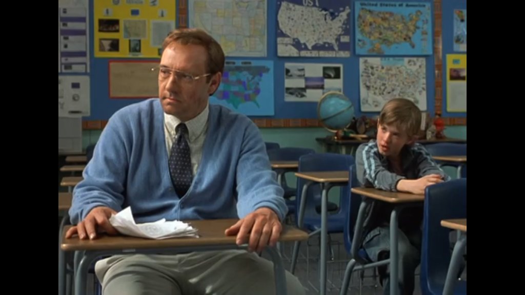 "Предай нататък" (2000) 
В него Кевин Спейси играе учителят. Ролята изначално е написана за чернокож, но Дензъл Уошингтън отказва и сценаристите я пренаписват. 