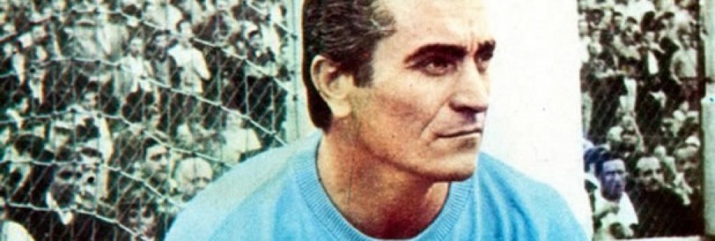 Амадео Карисо
Карисо е човекът, променил представите за това каква трябва да е играта на вратаря. Аржентинецът прекарва почти цялата си кариера в Ривър Плейт и е първият вратар, започнал да използва ръкавици, както и първият, който започва да действа като последен в защитата на тима. Освен това точните му пасове поставят началото на много атаки – все неща, които днес са задължителни за вратарите.