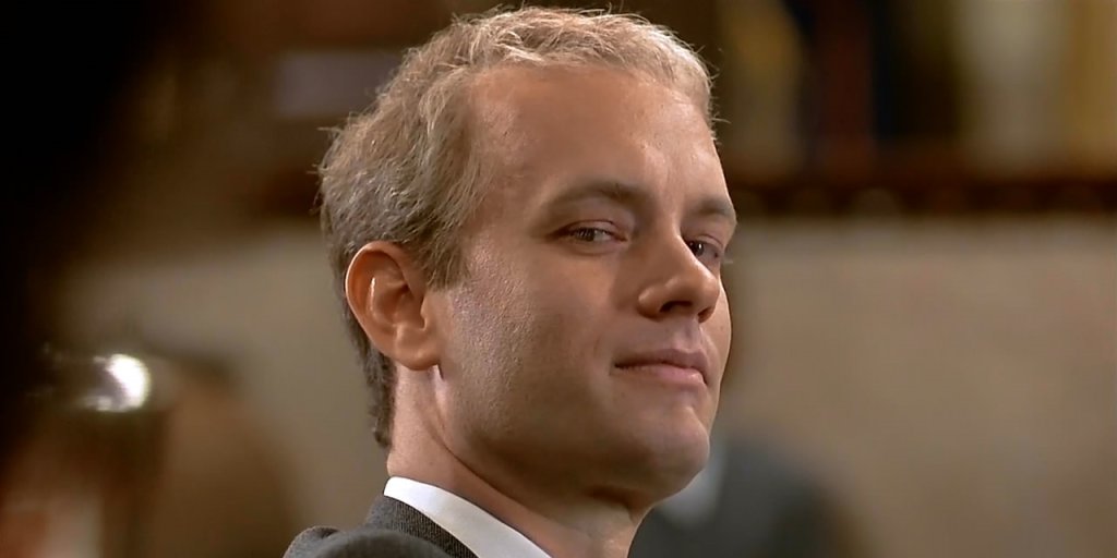 Същата година се появява „Филаделфия“. Филмът носи първи „Оскар“ на Ханкс.