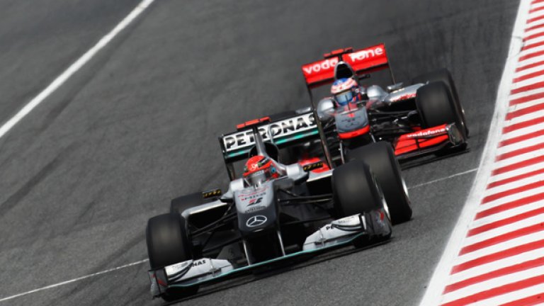 Михаел Шумахер се справя отлично на пистата, но на симулатора му прилошава