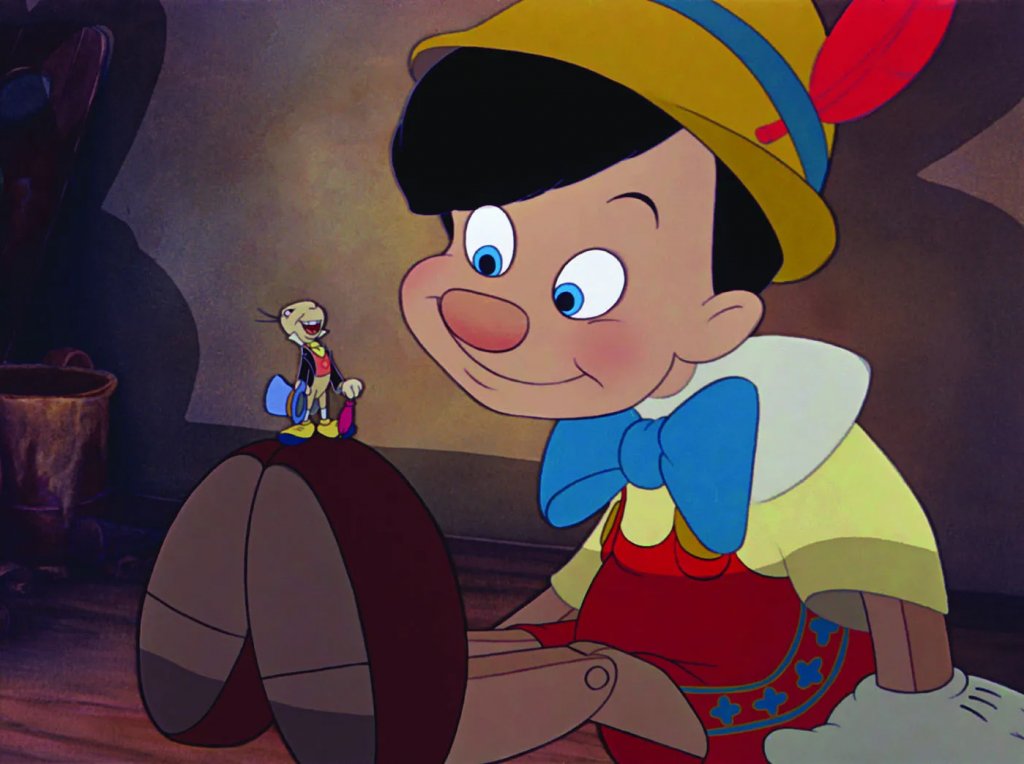 2. Pinocchio / "Пинокио" (1940 г.)
Тази адаптация по книгата на Карло Колоди цели да надгради над успеха на "Снежанка и седемте джуджета", като за целта се впуска една по-смела, по-мрачна и по-страшна история, пълна с чудеса и чудовища, а в центъра е дървена кукла, която иска да бъде истинско момче.  
Критиката обожава филма, но за жалост децата тогава го намират за твърде плашещ. Наследството на "Пинокио" остава най-малкото с класическата песен „When You Wish Upon a Star“, с която започва всеки съвременен филм на "Дисни".