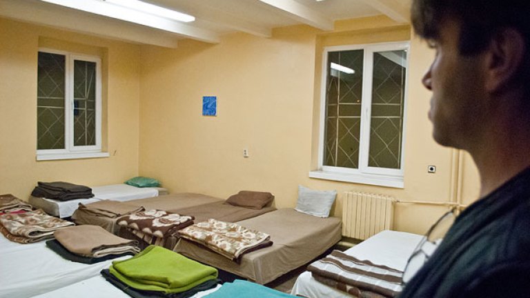 Бившата трапезария сега също приютява тези, които иначе биха останали без подслон.