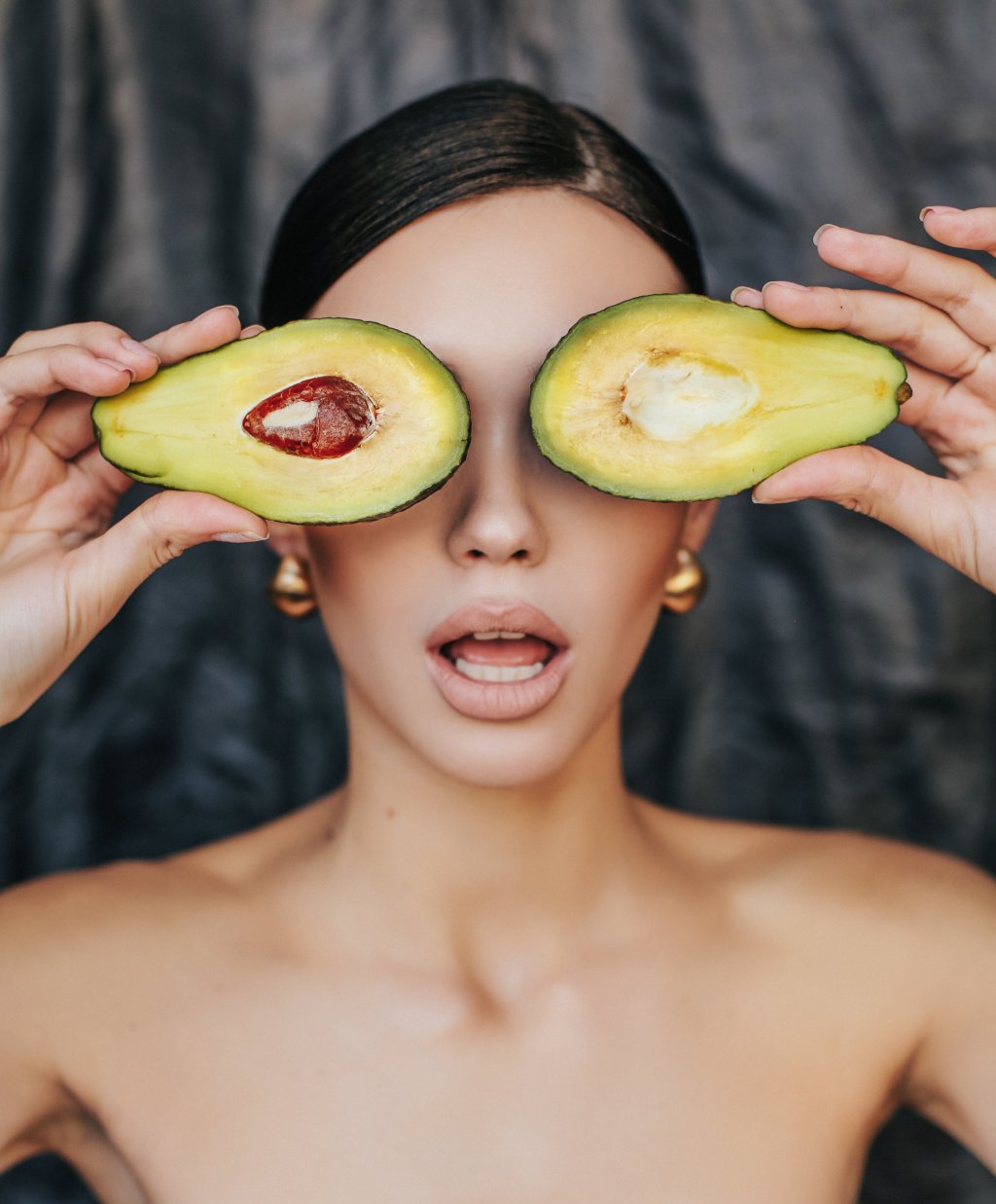 Оказва се, че някои от ежедневните ни уж здравословни избори на храна всъщност ни правят "мечешка услуга", особено ако не сме стриктни от кое по колко приемаме. В галерията ще видите десет здравословни предложения, с които обаче трябва да сте много внимателни: