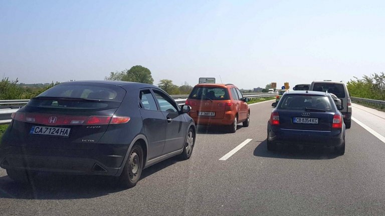 Задръствания по магистралите и граничните пунктове в първия почивен ден