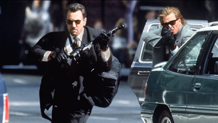 “Жега” (1995 г.) 
Къде да гледаме: под наем в Apple TV+
Макар че в екшъна на Майкъл Ман играе второстепенен персонаж, Килмър определя ролята си в “Жега” като любима. В лентата той дели екрана с двама титани в киното - Робърт де Ниро и Ал Пачино. И е споделял, че никога няма да забрави как е стрелял по колегите си с истински куршуми в сцената с обира на банката.
