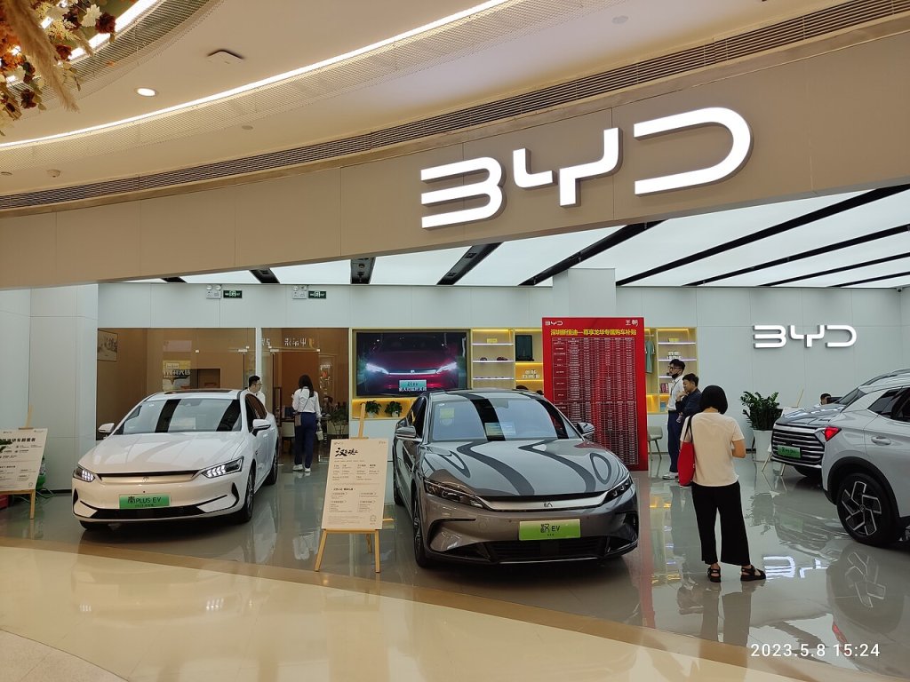 SZ_深圳_Shenzhen_寶安_BaoAn_龍華大道_Longhua_Blvd_購物城_CoCo_City_Shopping_Mall_car_show_May_2023_Px3_02_BYD