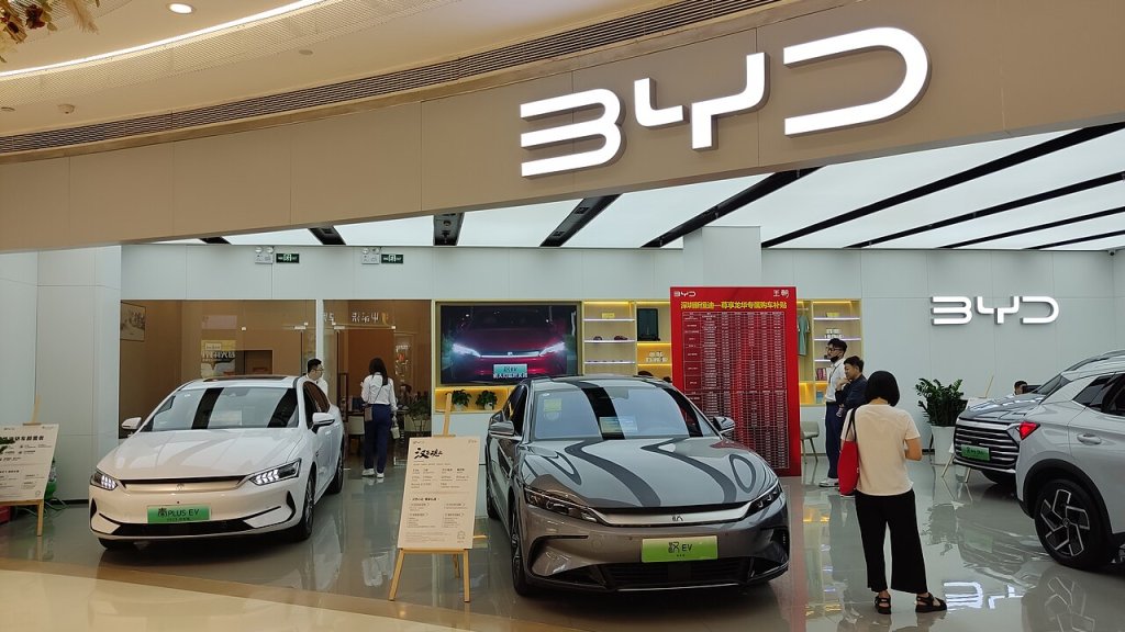 SZ_深圳_Shenzhen_寶安_BaoAn_龍華大道_Longhua_Blvd_購物城_CoCo_City_Shopping_Mall_car_show_May_2023_Px3_02_BYD