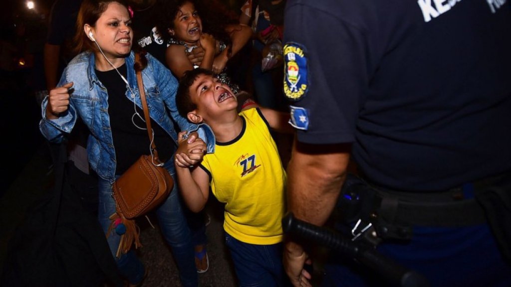 TOPSHOTS-HUNGARY-AUSTRIA-EUROPE-MIGRATION