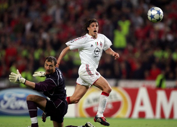 Милан бе невероятен, като машина. За 3:0 елегантно вкара  Ернан Креспо, който се виждаше герой с два гола във финала.