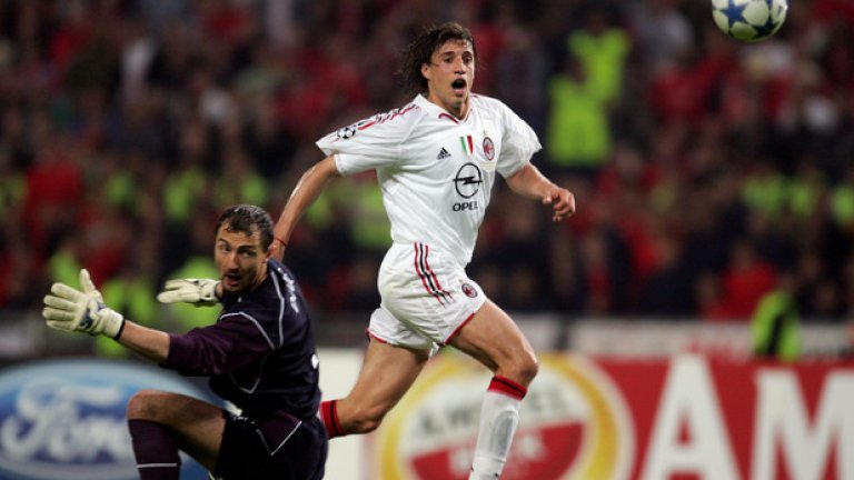 Милан бе невероятен, като машина. За 3:0 елегантно вкара  Ернан Креспо, който се виждаше герой с два гола във финала.