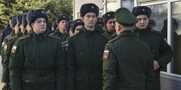 Руски войници в наборните центрове. 