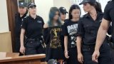 След побоя младежите са извадили знаме със свастика и са си направили снимка за спомен