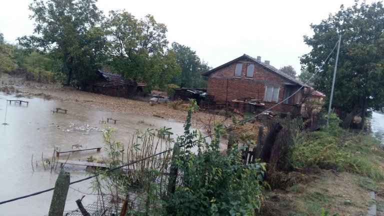 Седем скъсани язовирни стени в Бургаско (СНИМКИ)