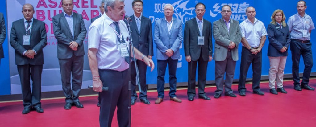 Международният турнир по тенис на маса 2016 ITTF  World Tour Asarel Bulgaria Open бе официално открит вчера в зала „Арена Асарел“ от кмета на община Панагюрище г-н Никола Белишки, г-н Делчо Николов, изпълнителнен директор на генералния спонсор „Асарел-Медет“ АД и председателя на Сдружение „Асарел България Оупън“ Иван Александров. Специален гост на събитието бе и г-н Гу Хонсин, Съветник по културните въпроси към посолството на Китайската Народна република в България.