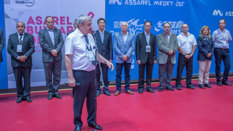 Международният турнир по тенис на маса 2016 ITTF  World Tour Asarel Bulgaria Open бе официално открит вчера в зала „Арена Асарел“ от кмета на община Панагюрище г-н Никола Белишки, г-н Делчо Николов, изпълнителнен директор на генералния спонсор „Асарел-Медет“ АД и председателя на Сдружение „Асарел България Оупън“ Иван Александров. Специален гост на събитието бе и г-н Гу Хонсин, Съветник по културните въпроси към посолството на Китайската Народна република в България.