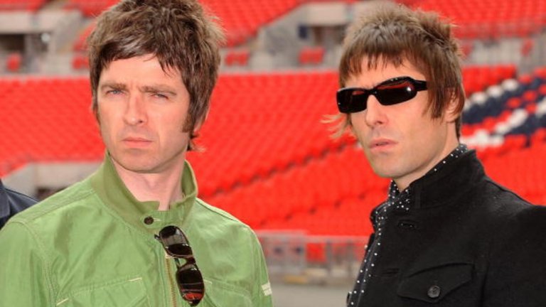 Лиъм и Ноуъл Галахър
Това е и вечният въпрос - кой от двамата братя Галахър от британската банда Oasis е по-голям з....к? И двамата демонстрират огромно его с коментари относно собствените си музикални качества, колко велика банда е Oasis и т.н. Добавете към цялата тази история и фактът, че двамата се ненавиждат един друг, и всичко придобива завършен вид. А, да, на всичкото отгоре Лиъм има две извънбрачни дъщери, от които едната видя за пръв път тази година, а с другата все още не са се срещали. Момичетата са на по около 20-ина години вече.