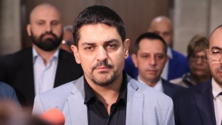 Василев посочва още, че още от съставянето на кабинета има "тежък корупционен елемент"