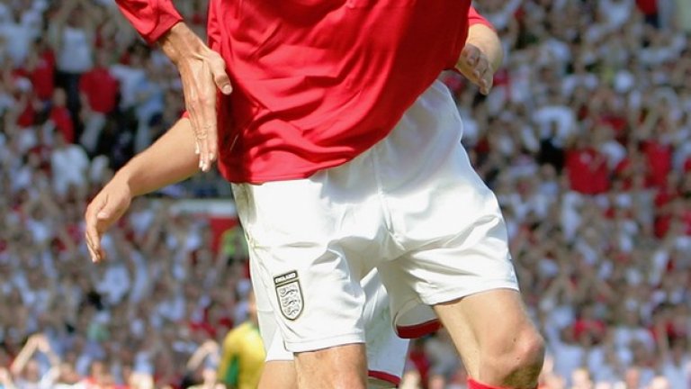 През 2006 г. Питър Крауч разсмя света с роботския си танц за националния отбор на Англия. Естествено, това не помогна на отбора на световното в Германия